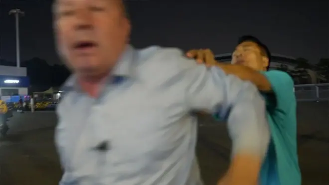 BBC駐華記者麥笛文(Stephen McDonell)在珠海體育中心的事發現場報導時遭遇阻撓。