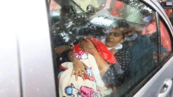 دادگاه سرانجام نوزاد را به آنوپاما برگرداند