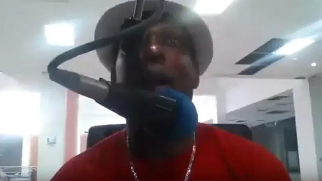 Imagen de la transmisión en directo del periodista Luis Manuel Medina segundos antes del ataque.