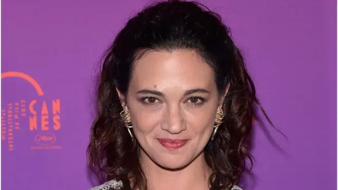 Argento mengatakan tadinya tak ingin membuka kasus karena khawatir akan menghancurkan kariernya.