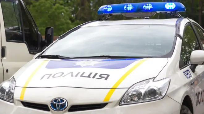 поліцейська машина 