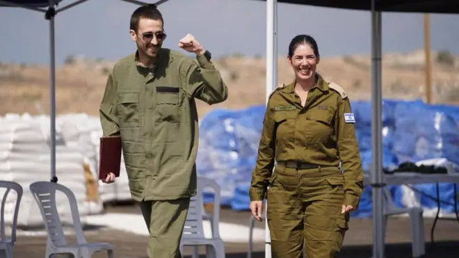 O refém israelense liberto, Avinatan Or, mantido em Gaza desde o ataque mortal de 7 de outubro de 2023 pelo Hamas.