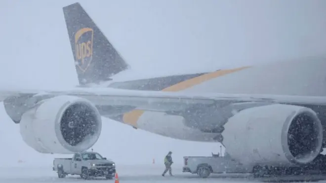 A UPS cargo wey no fit move sake of bad weather for Louisville Muhammad Ali International Airport on 5 January 2025