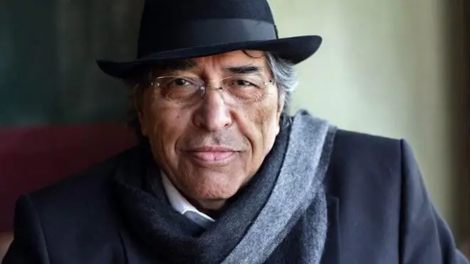 یدالله رویایی نظریهپرداز و چهره اصلی مکتب شعری موسوم به «شعر حجم»