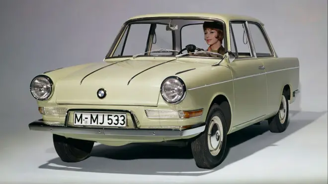 ب‌ام‌و ۷۰۰