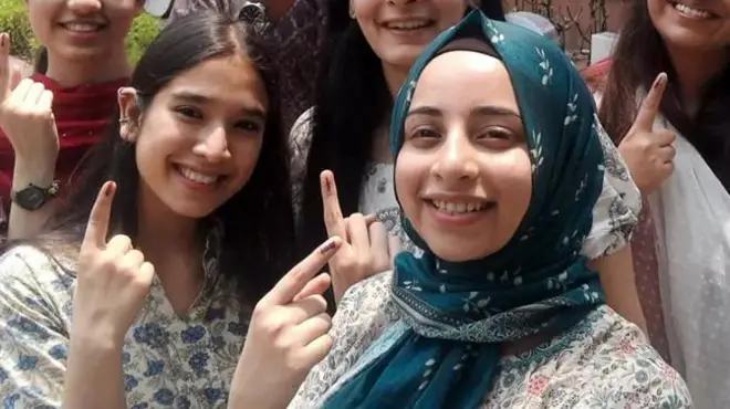 बीते लोकसभा चुनाव के दौरान जम्मू कश्मीर के युवा मतदाताओं में उत्साह देखा गया था. 