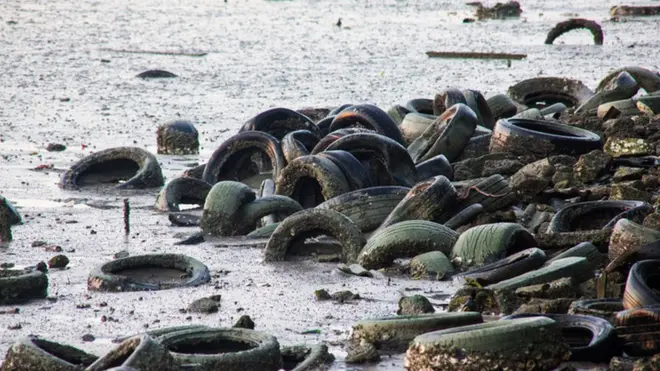 Las cubiertas se deberían fabricar con menos plástico y más caucho natural.