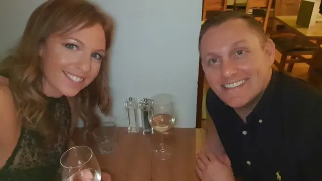 Kate se siente culpable cuando su pareja le pregunta qué le apetece comer.