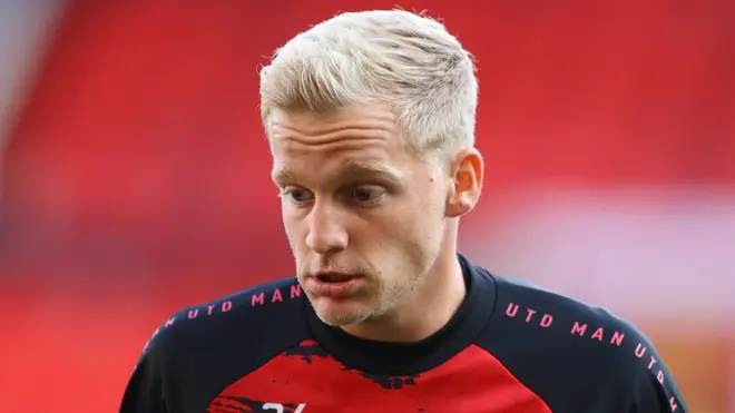 Ole Gunnar Solskjaer anataka sana kiungo wa kati wa Manchester United Donny van de Beek asalie Old Trafford