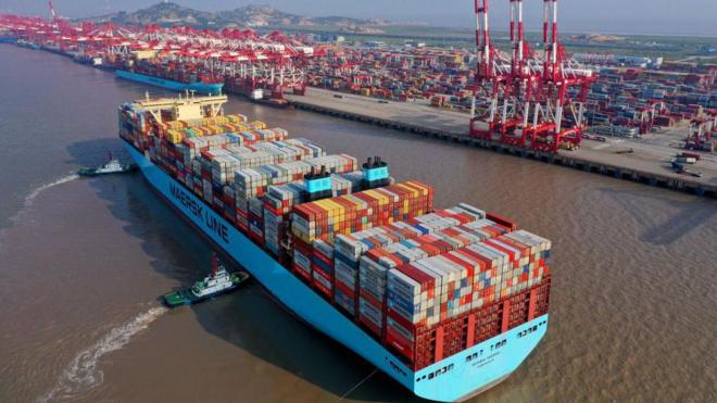 Maersk, la segunda mayor empresa naviera del mundo, anunció la semana pasada que suspendía los envíos por esa ruta