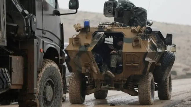 Afrin'in kuzeyinde Burseya Dağı yakınlarındaki Türk askerleri