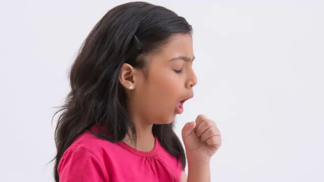 இருமலின் போது வரும் சளியை விழுங்கினால் ஆபத்தா?