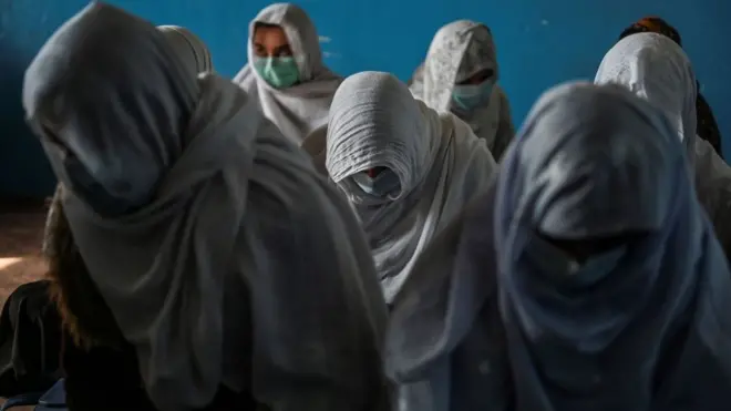 د ښوونځیو زده کوونکې