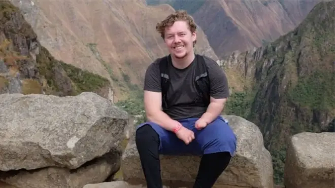 پیٹرک نے لندن کے سینٹ میریز ہسپتال میں ساڑھے تین ماہ گزارے۔ ان کی بیماری اتنی شدید تھی کہ گھٹنے سے نیچے ان کی دائیں ٹانگ، بائیں بازو، اور دائیں ہاتھ کی انگلیاں سب ضائع ہو گئے