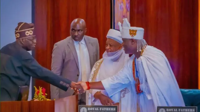 Aworan Aarẹ Bola Tinubu pelu awon olori ẹsin