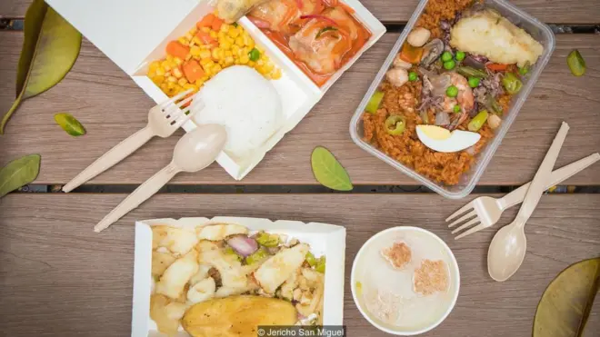 Món mực sisig, hải sản paella và thịt heo chua ngọt từ quầy Jollijeep Lirios