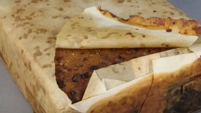 Udara beku di Antartika membuat kue buah ini mampu bertahan dari kebusukan.