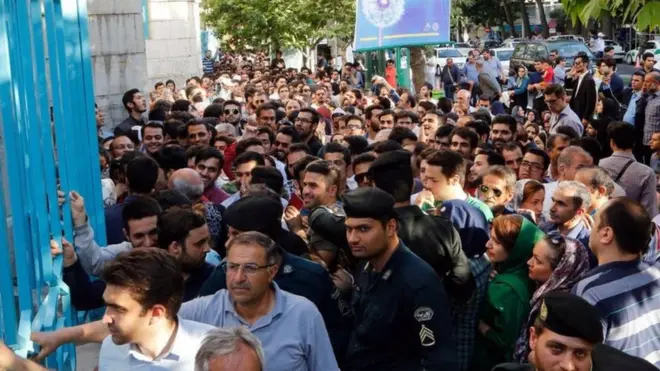 ذكرت التقارير أن الانتخابات الإيرانية شهدت طوابير طويلة