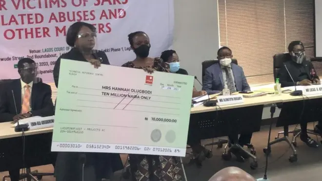 Hannah Olugbodi na hairdresser wey police stray bullet scata her leg