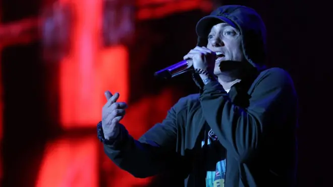 Eminem 8 Mil filminde yer alan "Lose Yourself" şarkısıyla En İyi Orijinal Şarkı dalında Akademi Ödülü kazandı