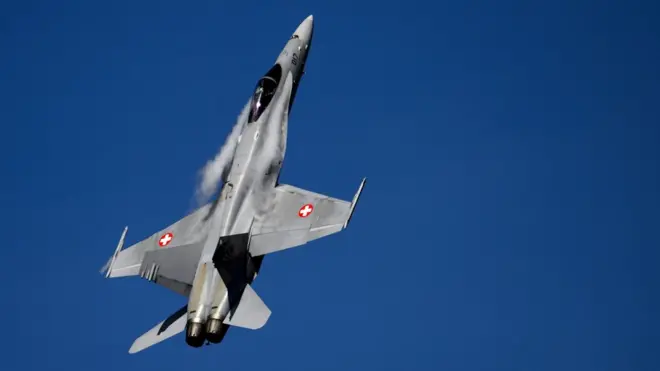 Судьба пилота пропавшего истребителя F/A 18 ВВС Швейцарии пока не известна