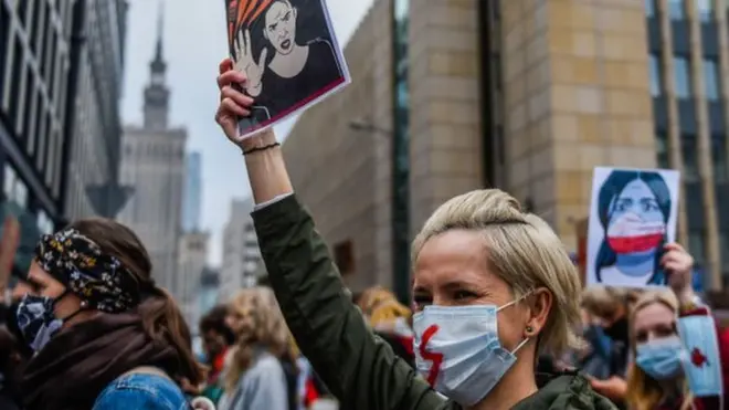 تظاهرت النساء لليوم السابع على التوالي ضد قرار المحكمة الدستورية