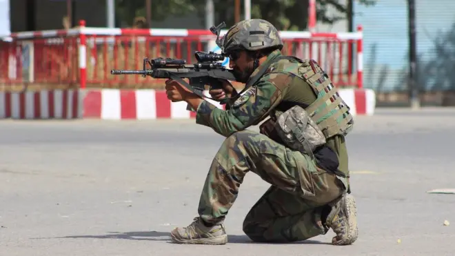 نبردهای شدیدی میان نیروهای امنیتی افغانستان و طالبان در یک هفته گذشته بر سر کنترل شهر قندوز جریان داشته است