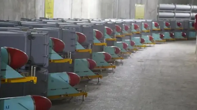 ردیف موشک‌ها در یک شهر موشکی