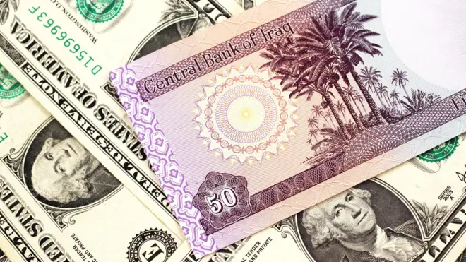 عملة الدينار العراقي إلى جانب الدولار