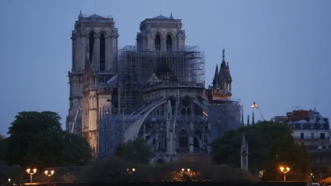 حريق كاتدرائية نوتردام التاريخية
