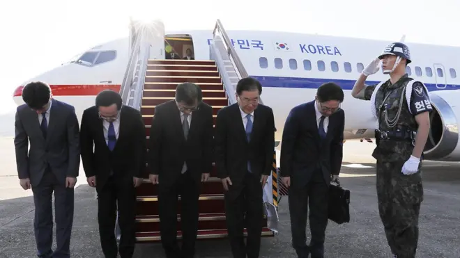 정의용 청와대 국가안보실장을 단장으로 한 대북 특사대표단이 5일 평앙으로 떠났다