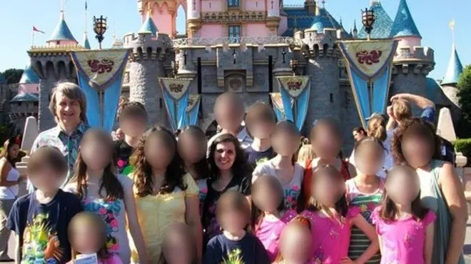 Keluarga Turpin berlibur ke Disneyland, sebagaimana tampak dalam Facebook.