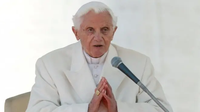 Eski Papa 16. Benediktus