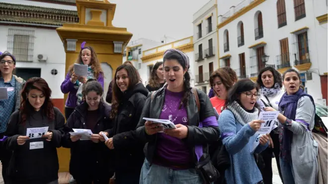 Diversos colectivos denunciaron lo que consideran contenido sexista de algunas definiciones del diccionario.