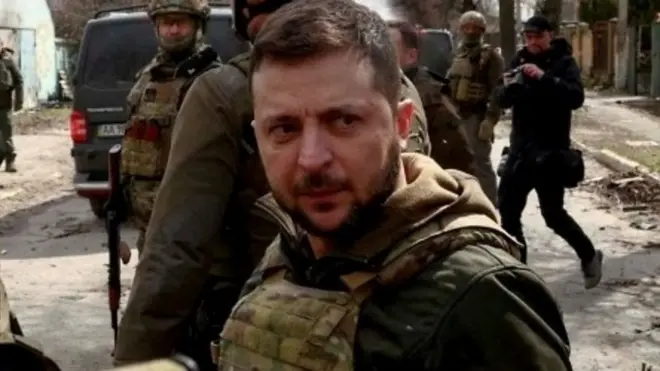 "Мы все одинаково хотим победы". Как Зеленский стал лидером страны.