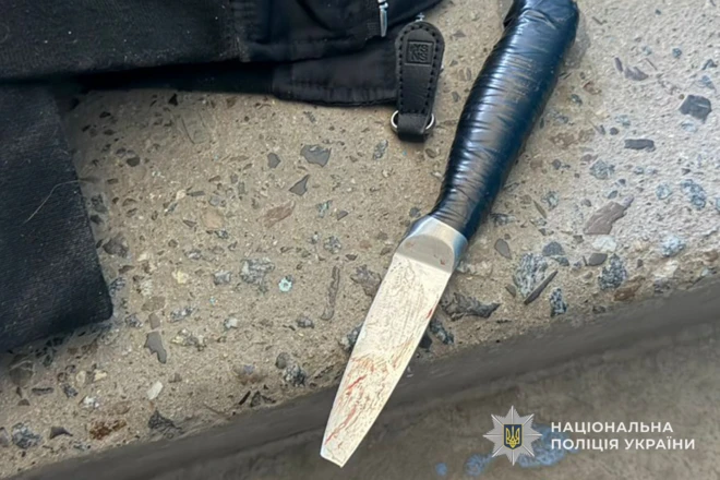 Ніж зі слідами крові 