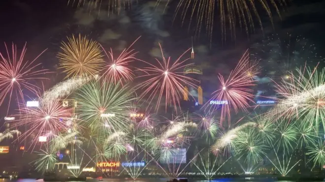 Surat edaran tidak melarang perataan tahun baru namun mengharapkan masyarakat tidak merayakan tahun baru dengan menyalakan kembang api.