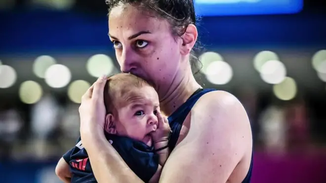 Jelena Bruks sa sinom