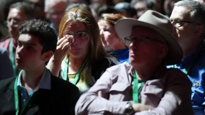 أستراليون يتابعون خطاب موريسون في البرلمان