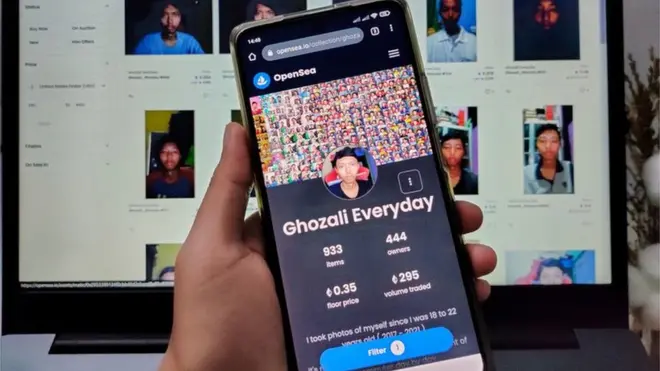 Ilustrasi NFT Ghozali Everyday yang dijual di OpenSea.