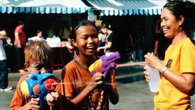 在泰国，和谐的关系优先于是对还是错