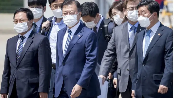 한미 정상회담을 위해 문재인 대통령이 19일 오후 미국으로 출국했다