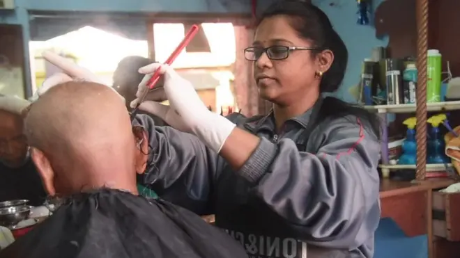 క్షురకురాలు