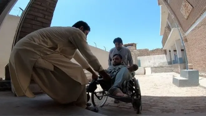 ۳۸ کلن سخي جان په دواړه پښو شل دی