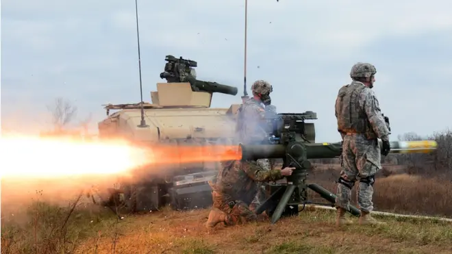 TOW - масивний комплекс, тому в умовах активних бойових дій його частіше встановлюють на автомобілі