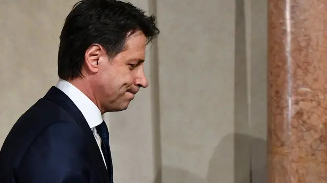 Başbakan adayı Giuseppe Conte, Pazar akşamı hükümeti kurma görevini iade etti