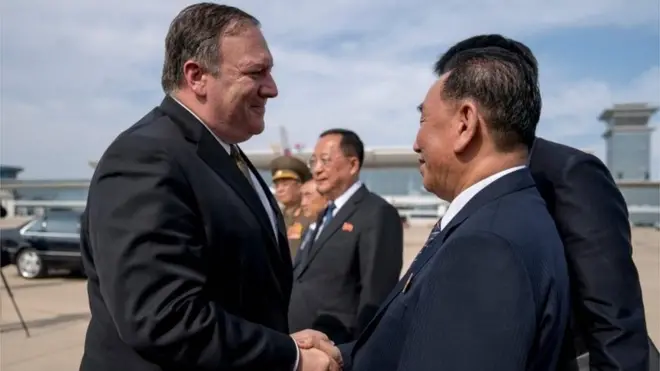 Mike Pompeo Pyongyang Havalimanı'nda