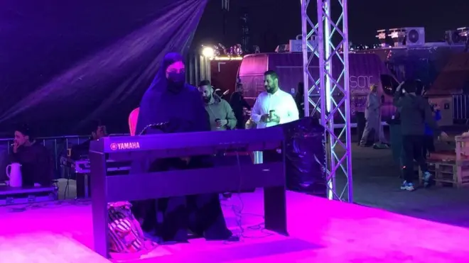 لا تزال النساء في السعودية مطالبات بارتداء ملابس محافظة