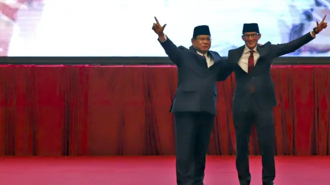 Calon presiden Prabowo Soebianto, berpidato selama 1 jam 23 menit (14/1) di mana ia menyinggung berbagai hal, dari petani yang bunuh diri gara-gara depresi akibat kemiskinan, angka gagal tumbuh (stunting) anak, sampai gaji dokter yang lebih rendah dari tukang parkir.