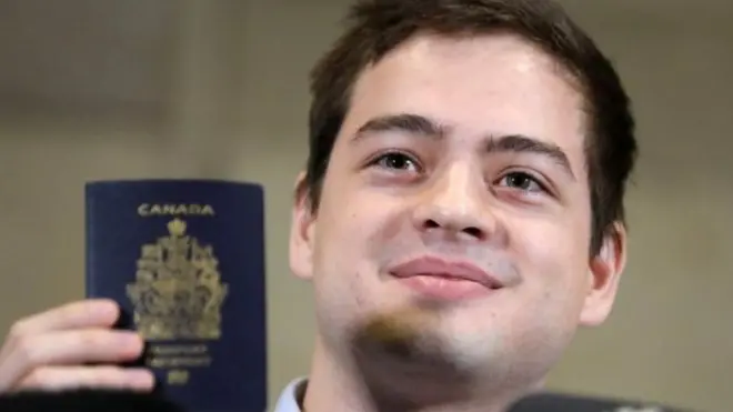 الیگزینڈر واویلوف کہتے ہیں کہ اب وہ نہ صرف خود کو کینیڈین محسوس کرتے ہیں بلکہ قانون کی نگاہوں میں بھی کینیڈین ہیں